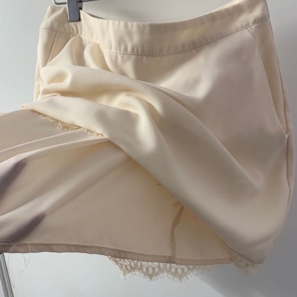 Forever 21 Mini Skirt Lace Trim Medium w/ Pockets! - Picture 3 of 12